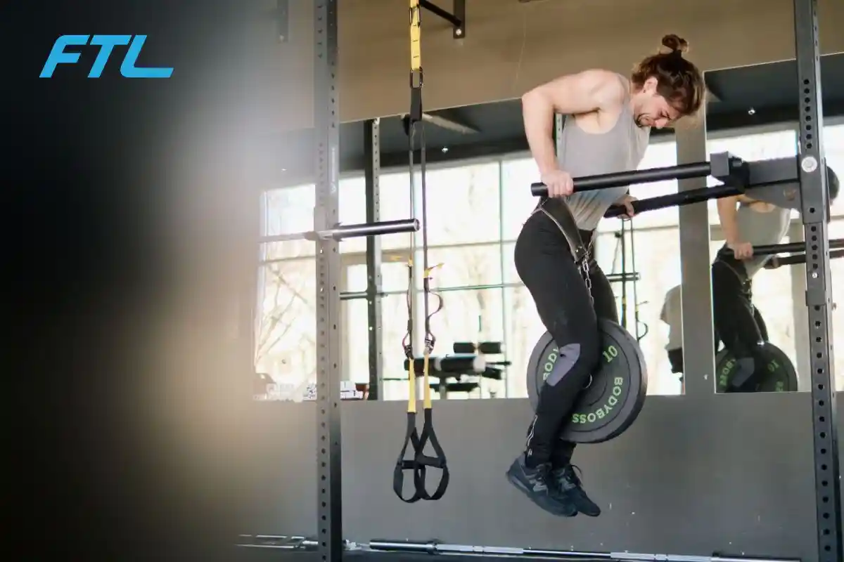Cara melakukan tricep dips untuk pemula