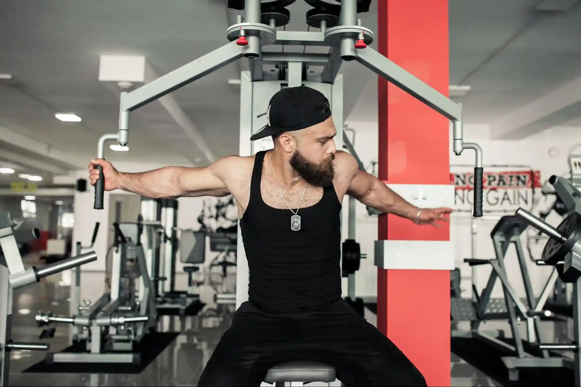 Manfaat chest fly exercise untuk membentuk dada
