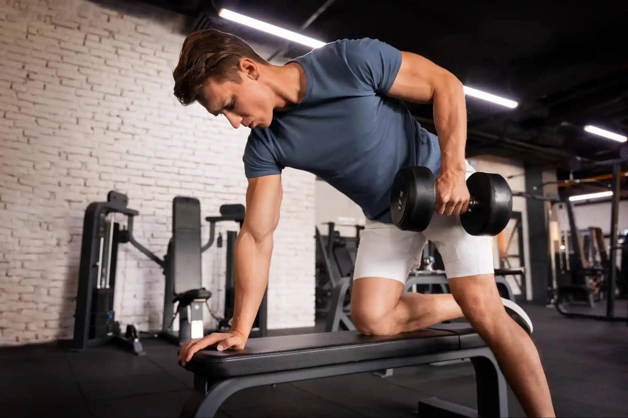 Latihan bent over row dumbbell